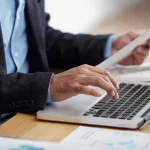 Saiba tudo sobre a Autorização de Funcionamento Especial (AFE), desde quem precisa obtê-la até o processo de solicitação e a importância de estar em conformidade com a ANVISA. Entre em contato para ajuda especializada.