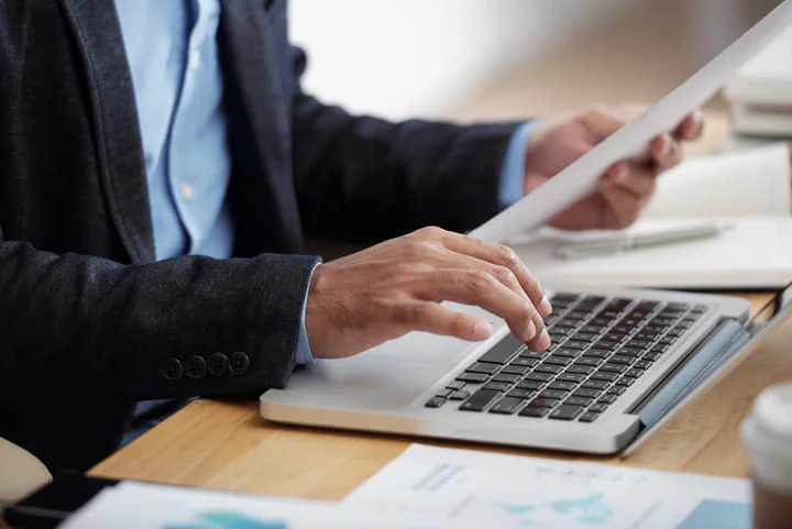 Saiba tudo sobre a Autorização de Funcionamento Especial (AFE), desde quem precisa obtê-la até o processo de solicitação e a importância de estar em conformidade com a ANVISA. Entre em contato para ajuda especializada.