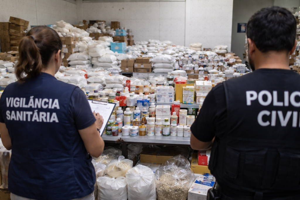 Farmácia clandestina em Campinas interditada pela Vigilância Sanitária com apreensão de insumos irregulares